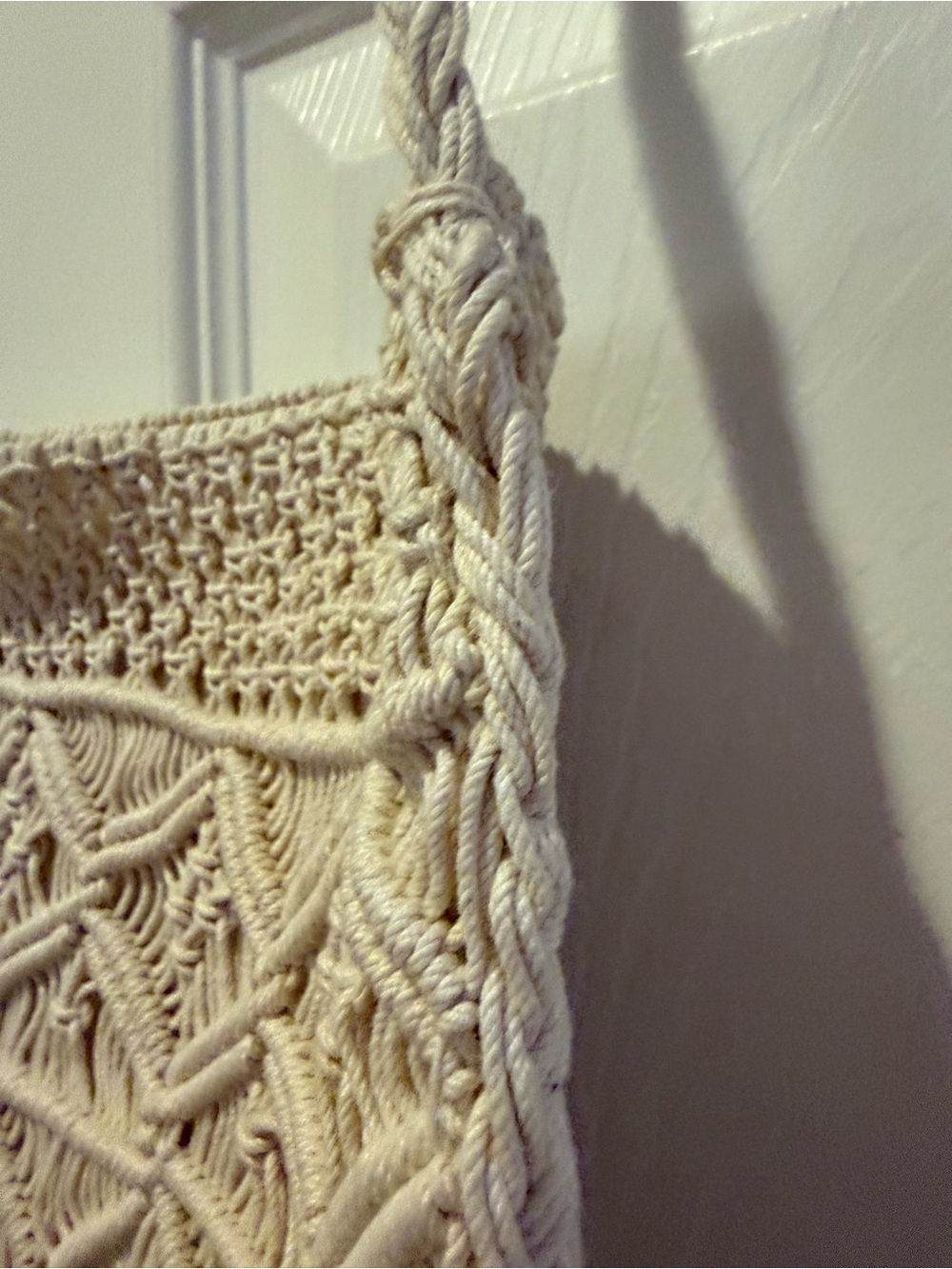 Vintage Boho Macramé Fringe Bag in Natural from 1970s - Picture 4 of 8